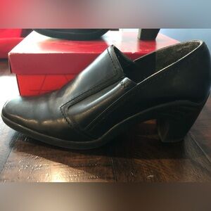 Aerosoles 9.5 Black Pine Sawyer women’s heels Very good used condition.